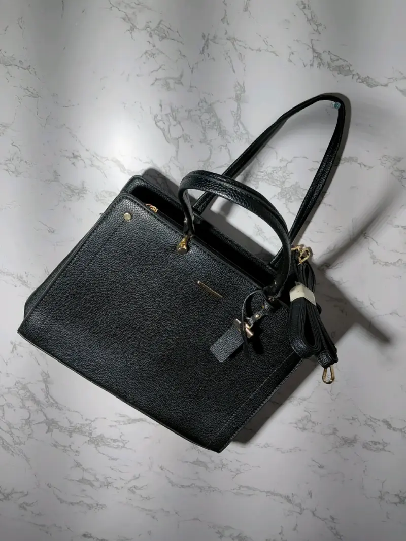 Elegante cartera negra de cuero sintético - 2