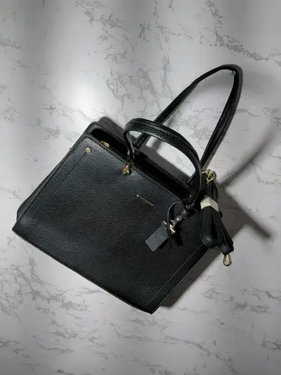 Elegante cartera negra de cuero sintético - miniatura 2
