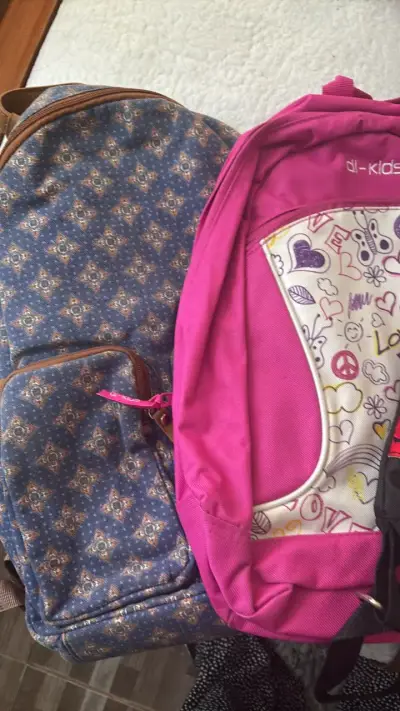 Set de mochilas y bolsos variados - miniatura 2