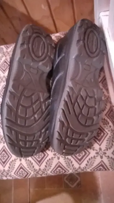 Zapatos de cuero negro para hombre en buen estado - miniatura 2
