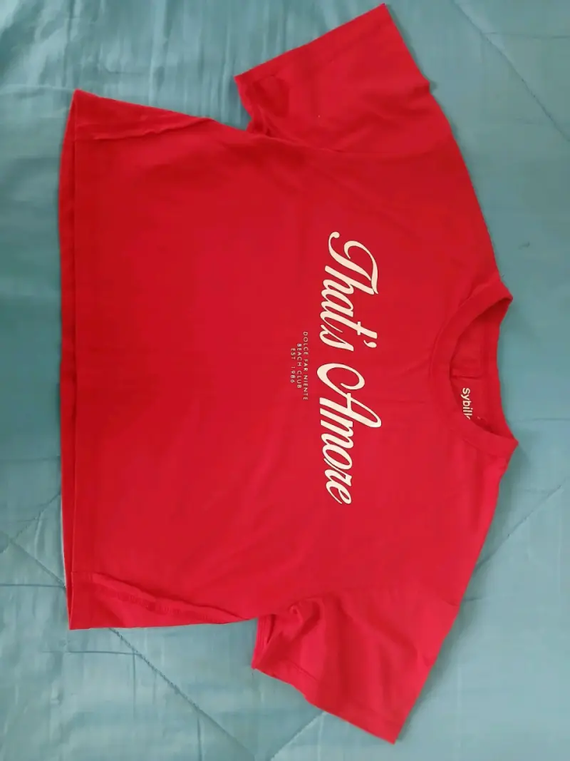 Polera roja con diseño 'That's Amore'