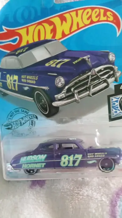 Set  autos Hot Wheels Hudson Hornet y Mickey Mous - miniatura 1