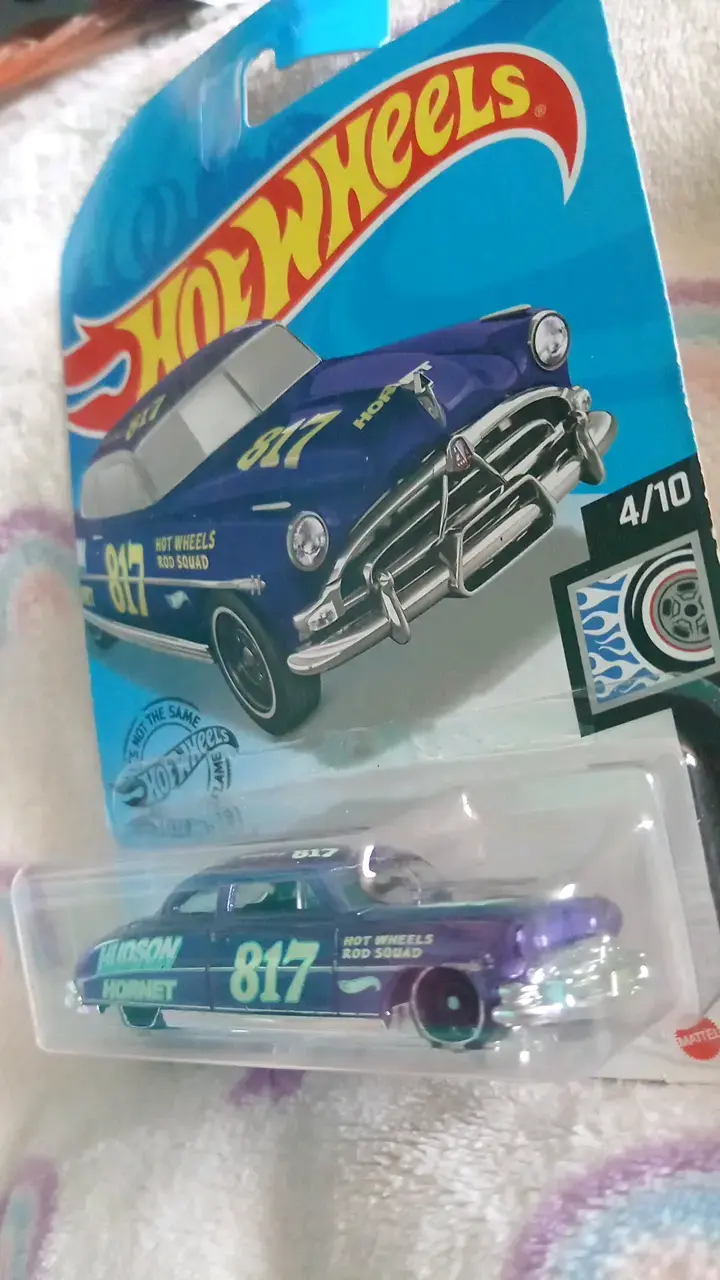 Set  autos Hot Wheels Hudson Hornet y Mickey Mous - 2