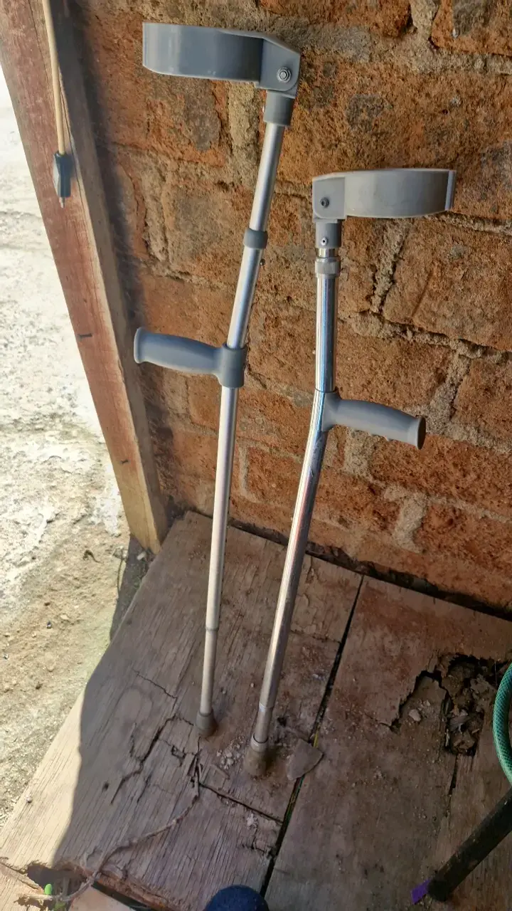 Muletas de aluminio ajustables en buen estado