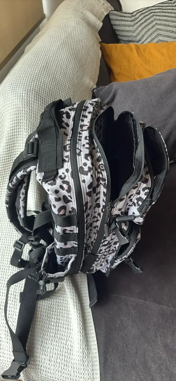Mochila Bully Pak 25 lts con diseño de leopardo - 2