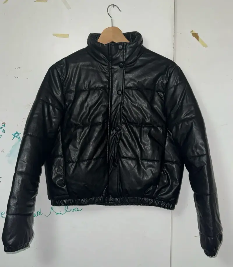 Chaqueta de cuero ,acolchada negra para mujer