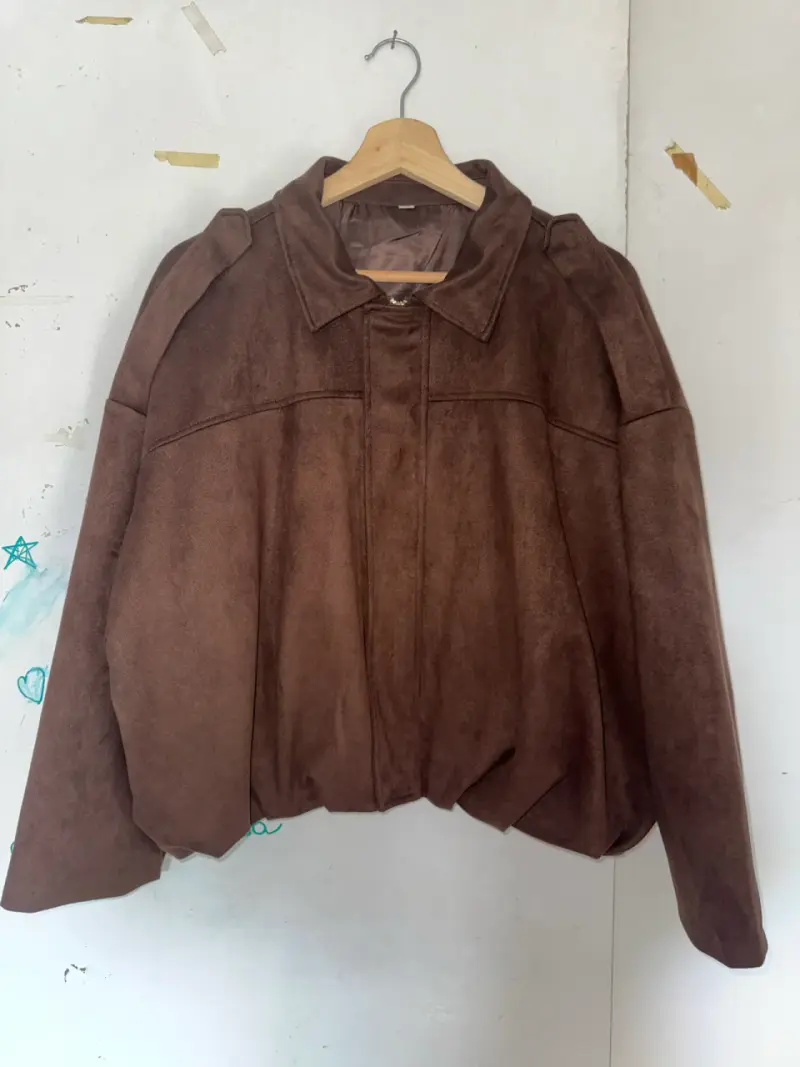 Chaqueta bomber , de gamuza marrón para mujer