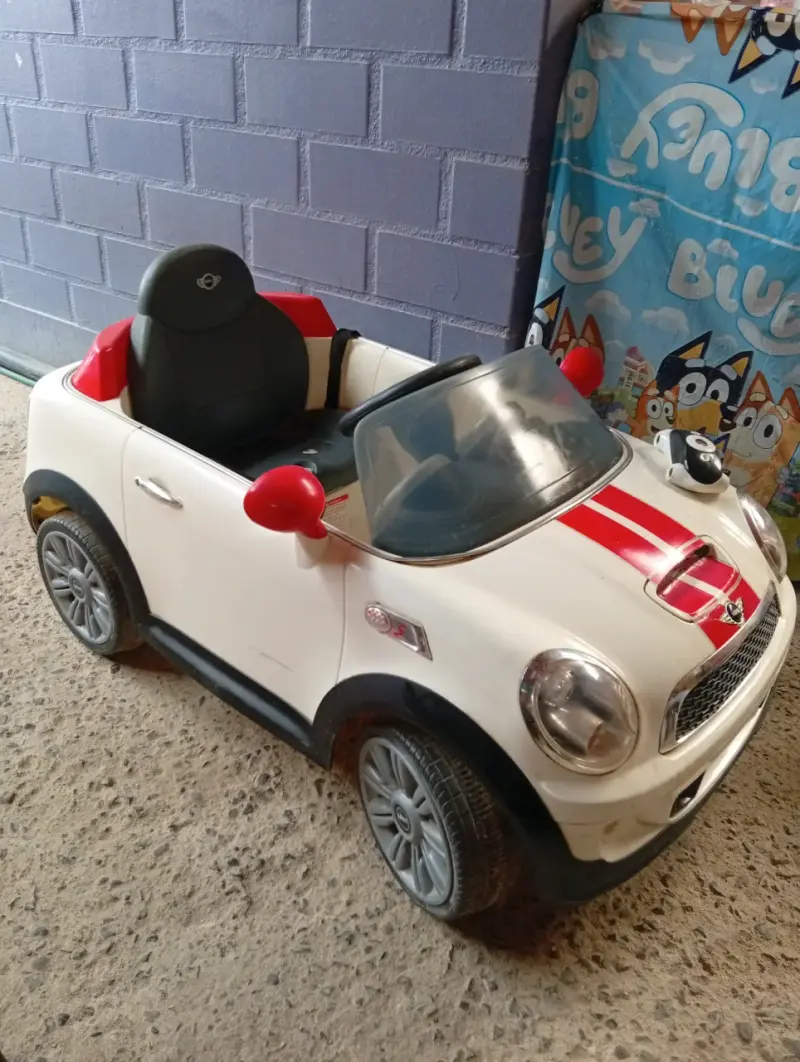 Auto eléctrico para niños Mini Cooper blanco - 1