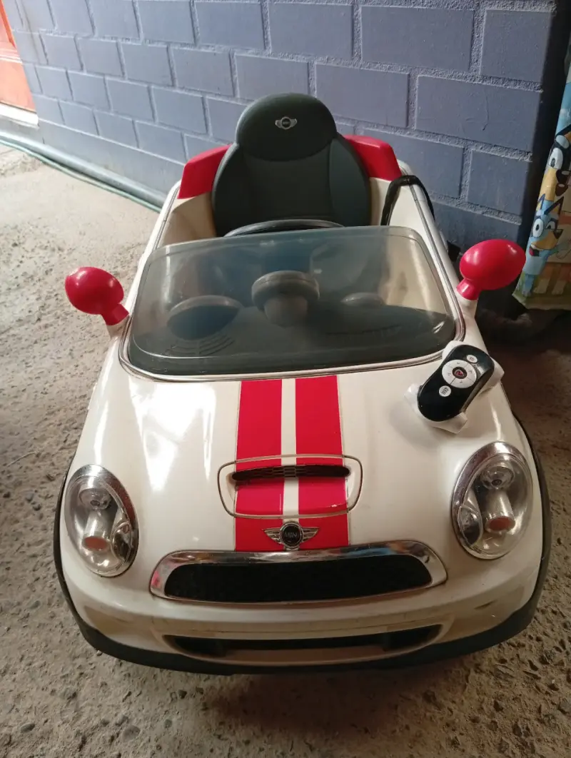 Auto eléctrico para niños Mini Cooper blanco - 2