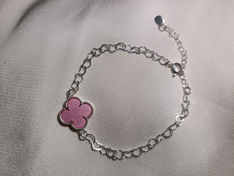 Pulsera de plata con dije de trébol rosa - 1