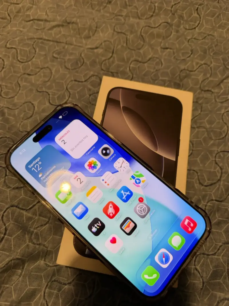 iPhone 16 Promax con caja y accesorios - 1
