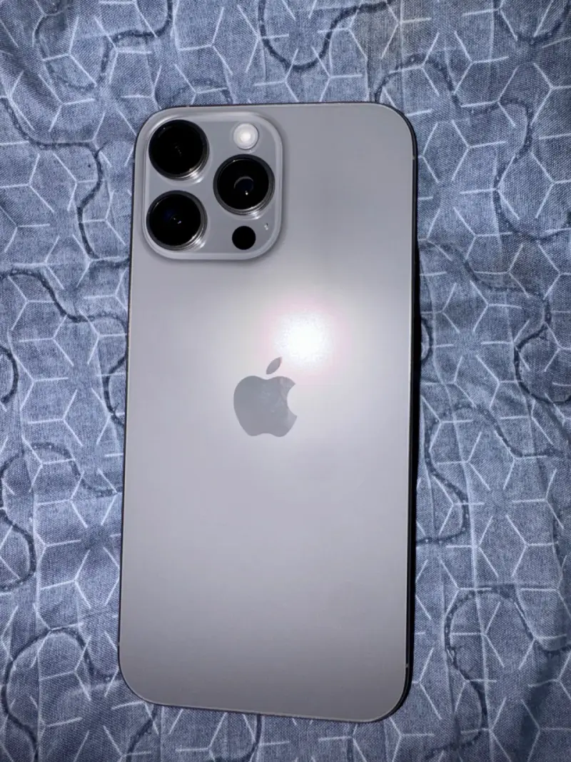 iPhone 16 Promax con caja y accesorios - 5