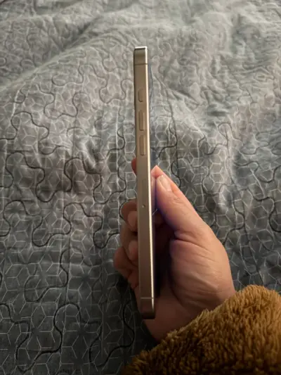 iPhone 16 Promax con caja y accesorios - miniatura 6