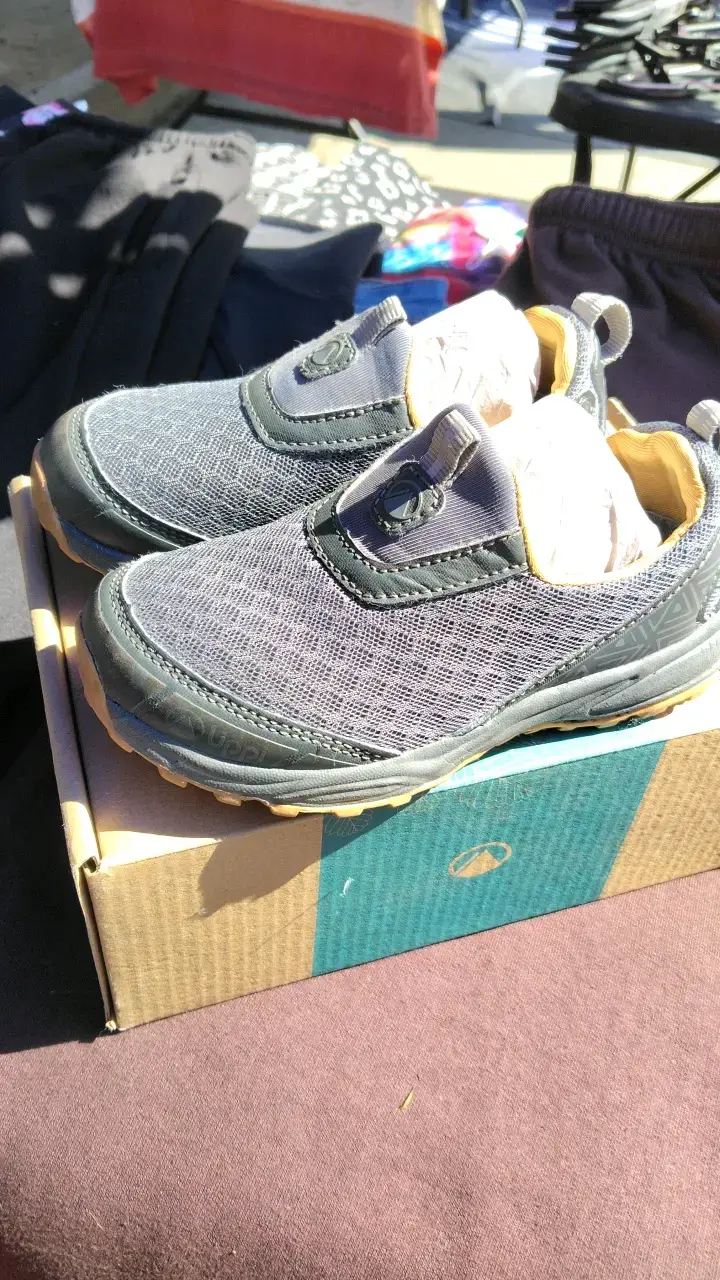 Zapatillas grises para niño marca Xero - 3