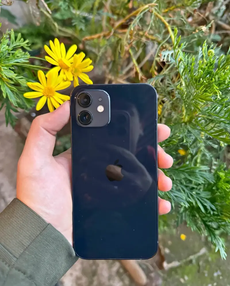 iPhone 12 en buen estado 128 gb 91 de batería - 2