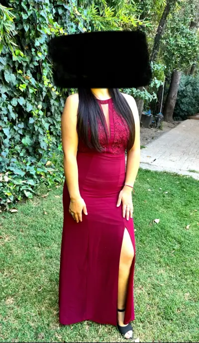 Vestido largo burdeos con encaje y abertura - miniatura 2