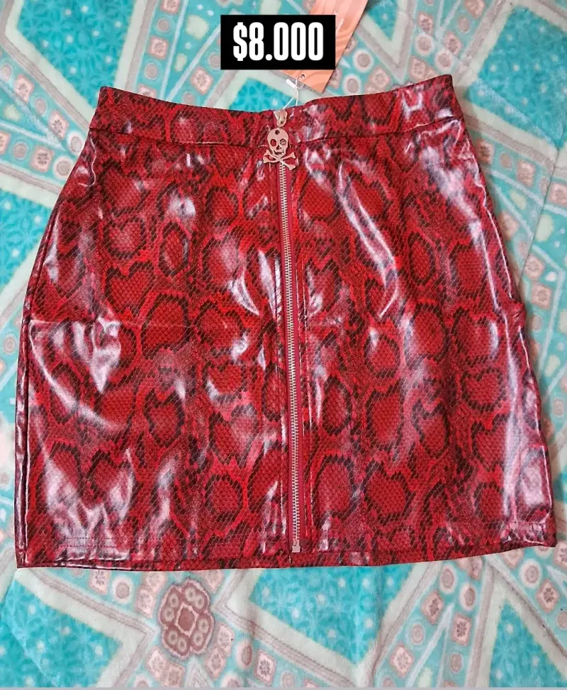 Falda roja de cuero sintético - 2