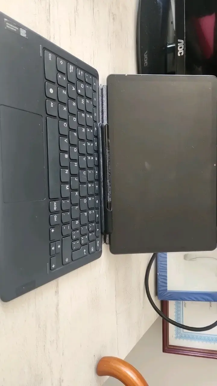 Tablet Lenovo, con lapiz, con teclado y funda gris - 1