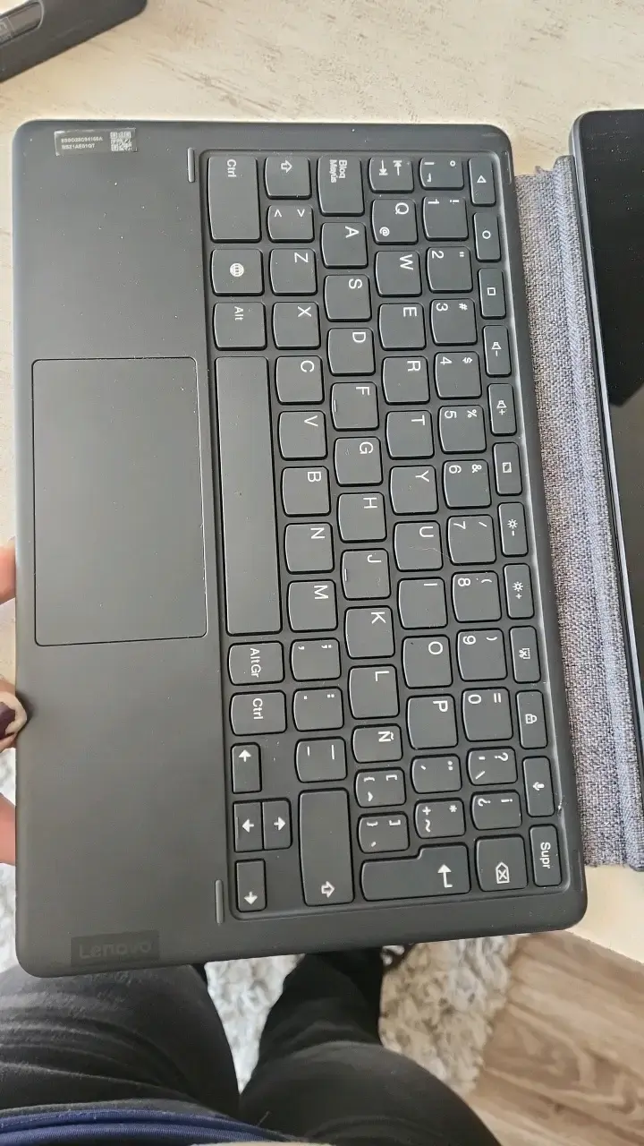 Tablet Lenovo, con lapiz, con teclado y funda gris - 5