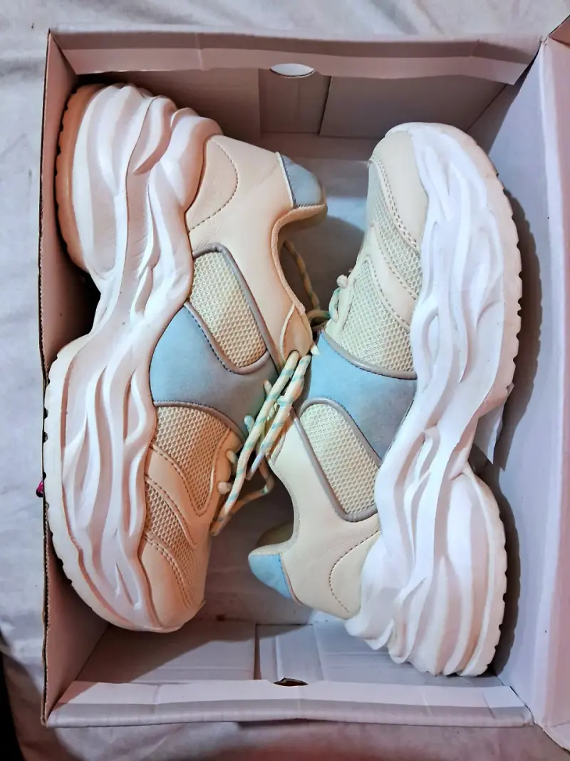 Zapatillas deportivas chunky beige y azul