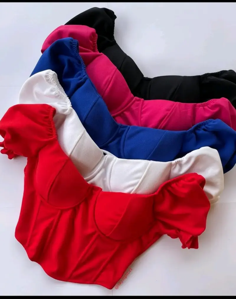 Top AZUL con barillas y diseño moderno - 1