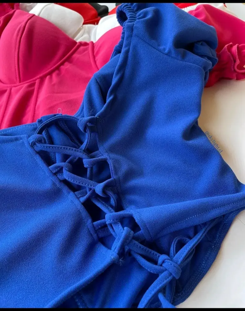 Top AZUL con barillas y diseño moderno - 2