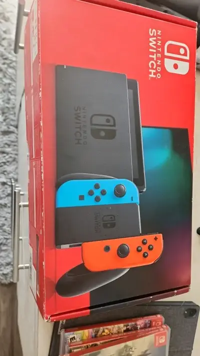 Consola Nintendo Switch con Joy-Con Azul y Rojo - miniatura 1