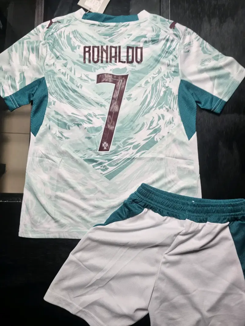 Conjunto de fútbol niño Portugal Puma Ronaldo - 2