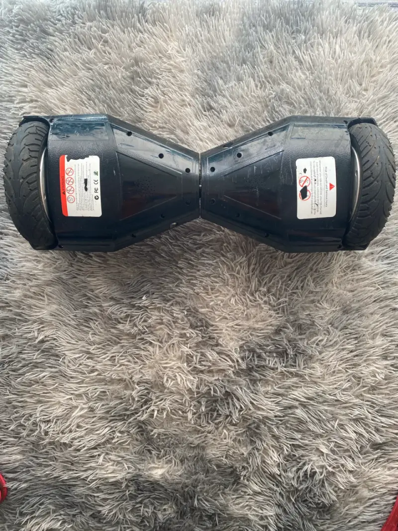 Hoverboard eléctrico rojo y negro en buen estado - 3