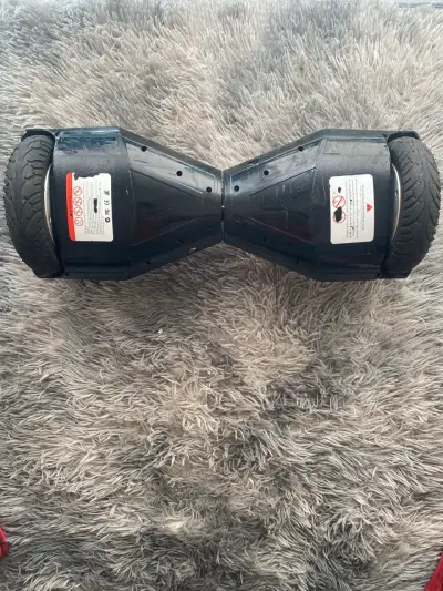 Hoverboard eléctrico rojo y negro en buen estado - miniatura 3