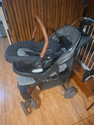 Coche de bebé gris con accesorios - miniatura 3