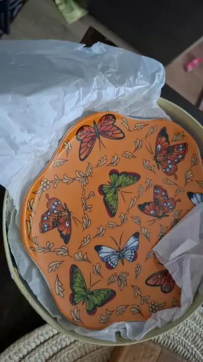 Set de platos decorativos con diseño de mariposas - miniatura 1