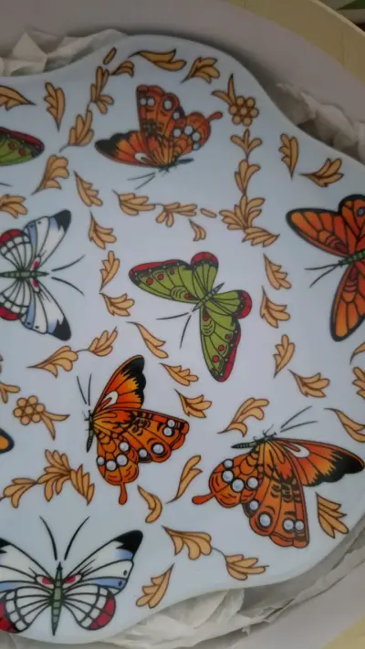 Set de platos decorativos con diseño de mariposas - miniatura 2