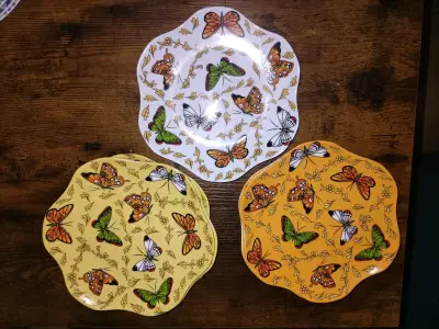 Set de platos decorativos con diseño de mariposas - miniatura 4