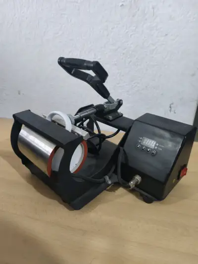 Prensa de tazas profesional con control digital - miniatura 2