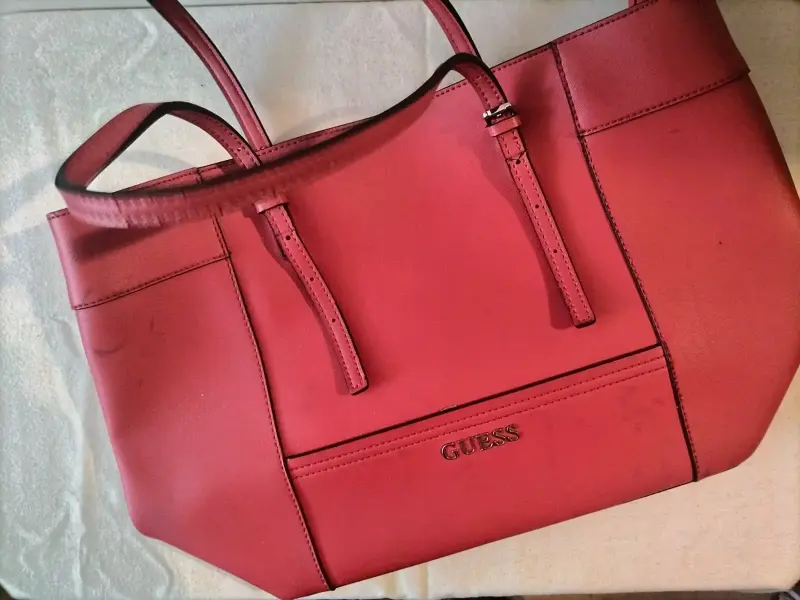 Bolso tote rojo Guess en buen estado