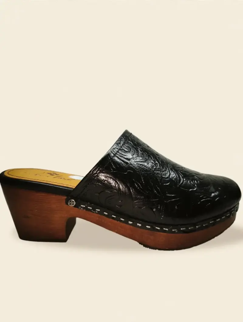 Zuecos de cuero negro con tacón de madera - 2