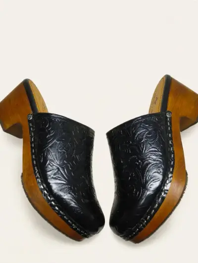 Zuecos de cuero negro con tacón de madera - miniatura 5