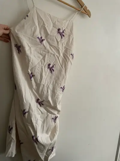 Vestido de tirantes con bordado floral - miniatura 5