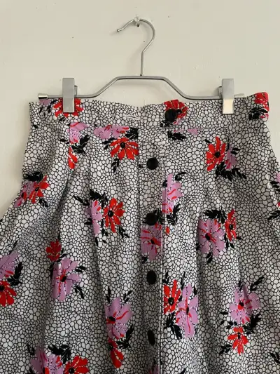 Falda larga floral con botones - miniatura 1