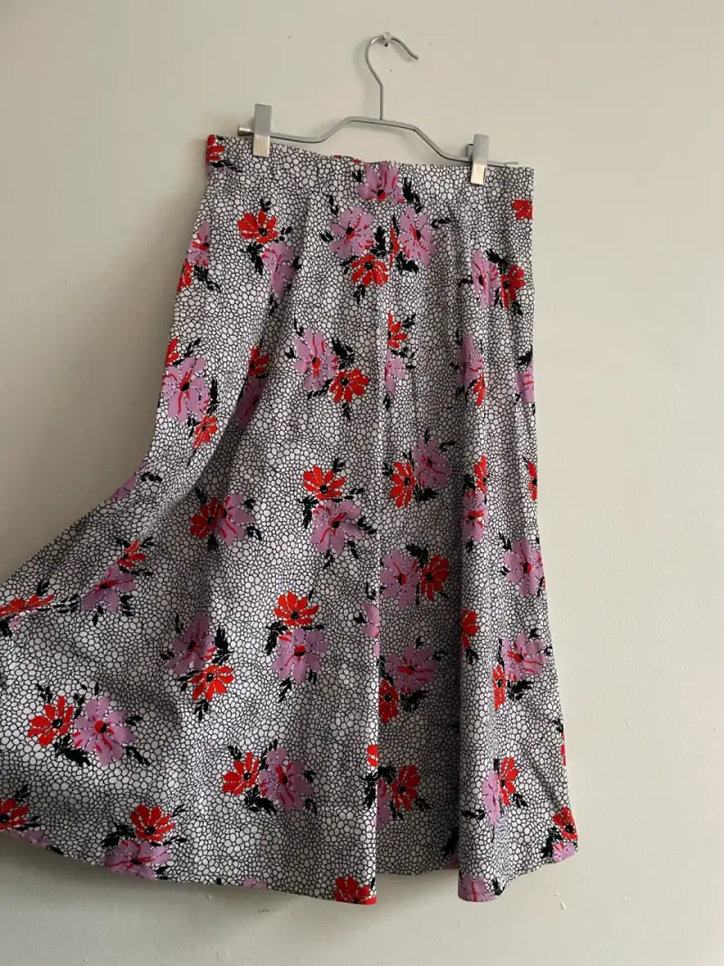 Falda larga floral con botones - 4