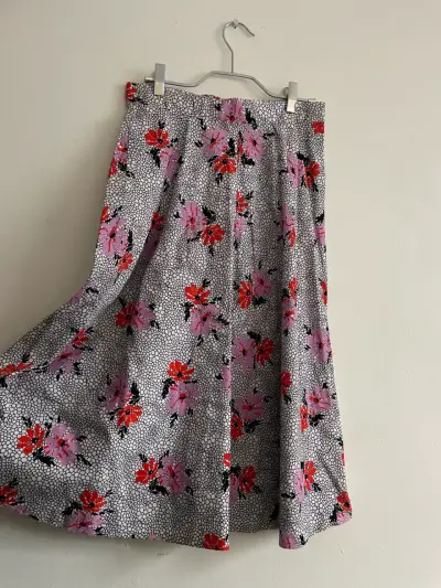 Falda larga floral con botones - miniatura 4