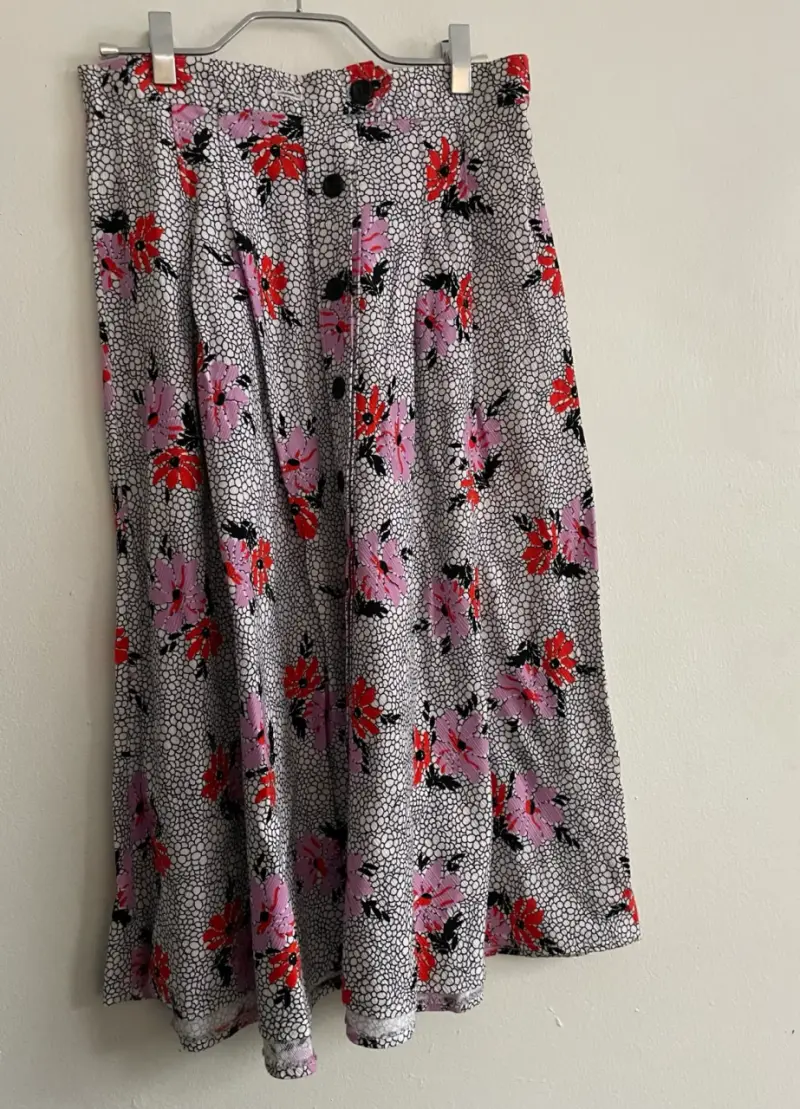 Falda larga floral con botones - 5