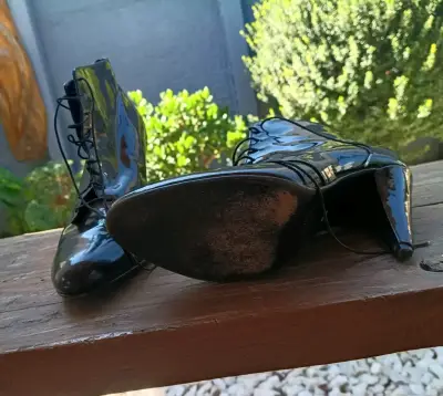Botines de charol negro con tacón alto - miniatura 2