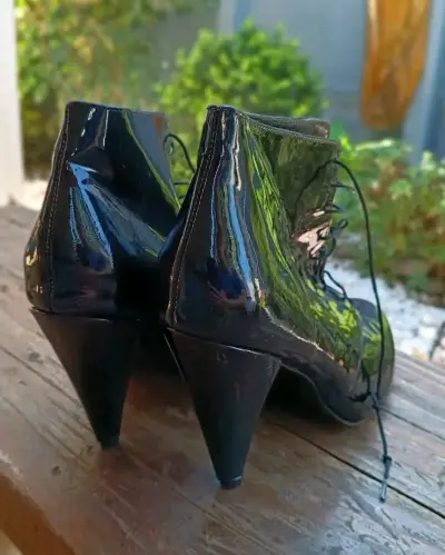 Botines de charol negro con tacón alto - miniatura 3
