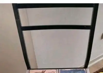 Silla alta con diseño retro en asiento - miniatura 2