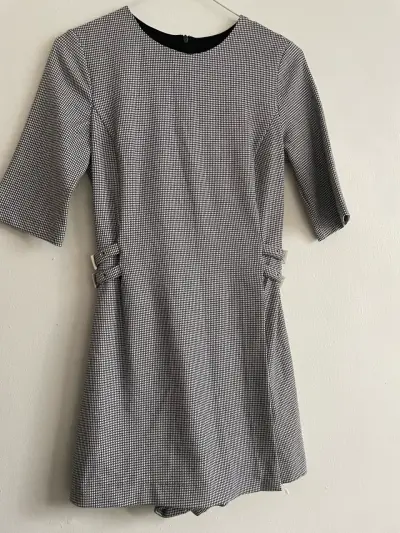 Vestido corto a cuadros con hebillas Zara - miniatura 3