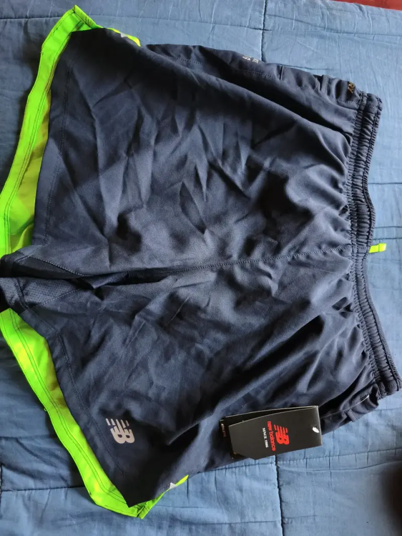 Shorts deportivos New Balance azul y verde - 1