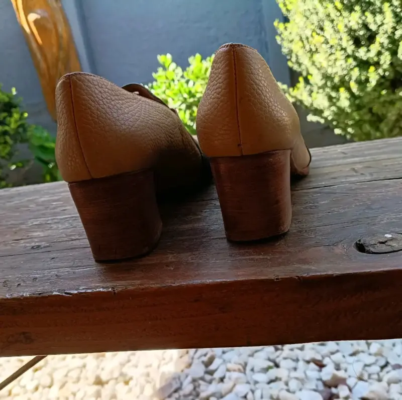 Zapatos de cuero bicolor con tacón bajo - 2