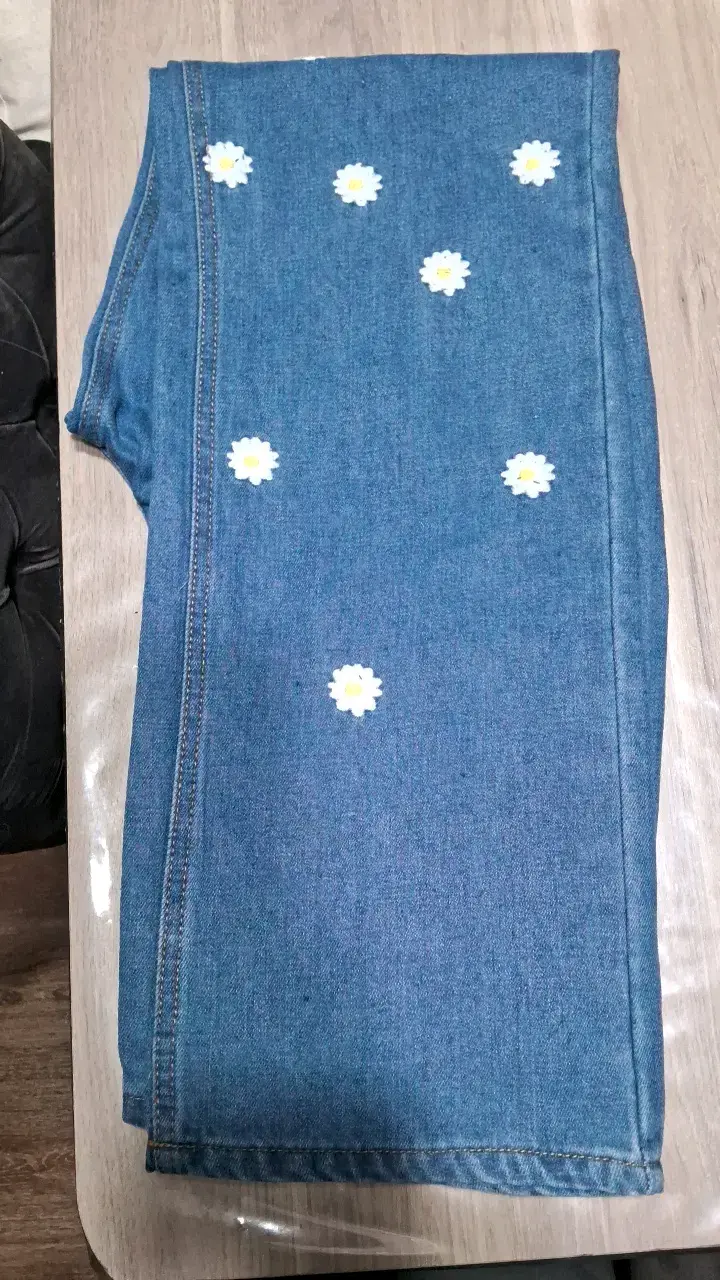 Jeans de mujer con flores bordadas talla 40 - 2